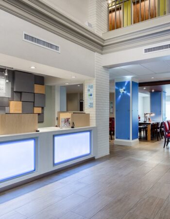 Holiday Inn Express Hotel & Suites Chicago-Midway Airport by IHG