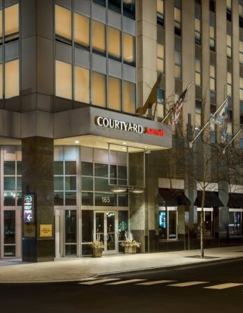 Courtyard by Marriott Chicago Magnificent Mile