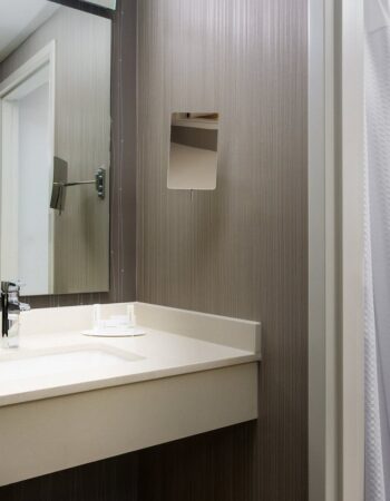 Courtyard by Marriott Chicago Magnificent Mile