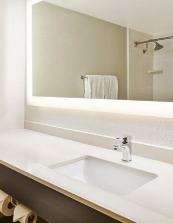 Holiday Inn Express Hotel & Suites Chicago-Midway Airport by IHG