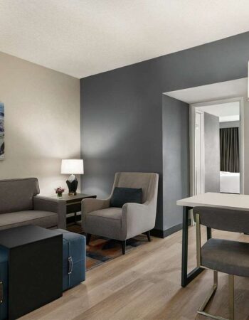 Embassy Suites by Hilton Los Angeles Downey