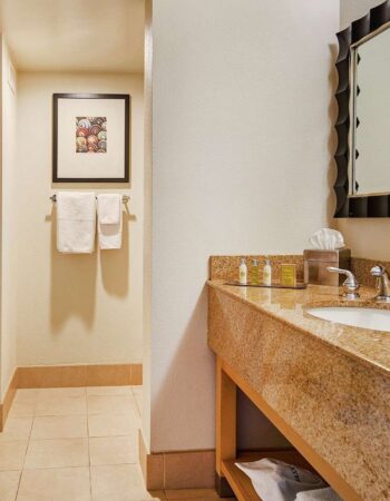 DoubleTree by Hilton Hotel Berkeley Marina