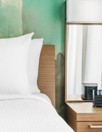 Courtyard by Marriott Chicago Magnificent Mile