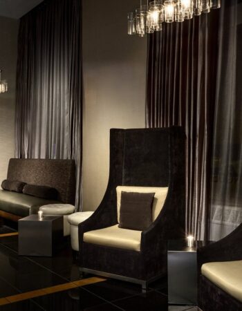 Courtyard by Marriott Chicago Magnificent Mile