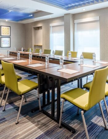 Holiday Inn Express Hotel & Suites Chicago-Midway Airport by IHG