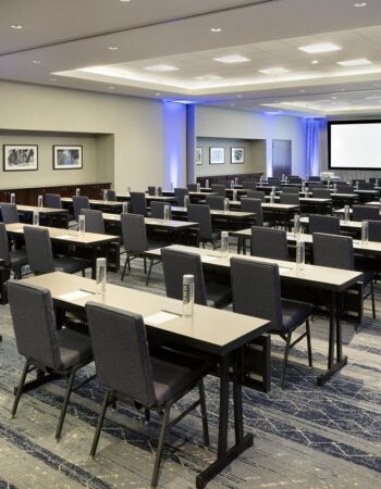 Courtyard by Marriott Chicago Magnificent Mile