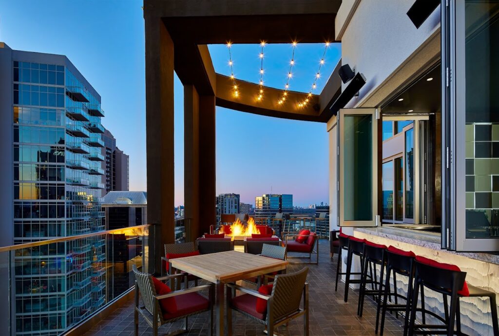 Black-owned Chicago Central Loop Hotel