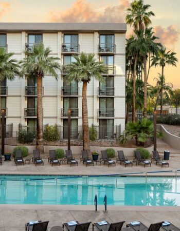 Embassy Suites by Hilton Phoenix Biltmore