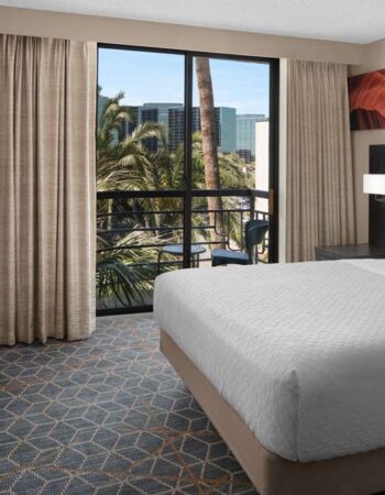Embassy Suites by Hilton Phoenix Biltmore