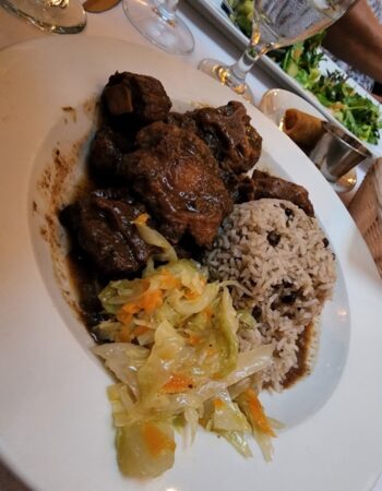 Alvin & Friends, Restaurant