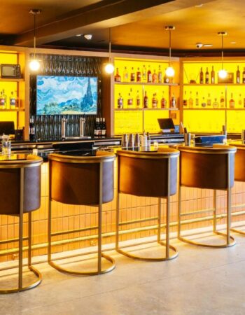 Dew Drop Inn Hotel & Lounge