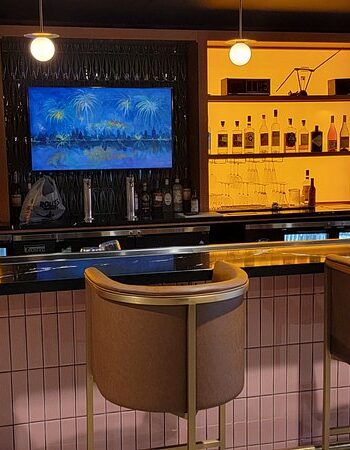 Dew Drop Inn Hotel & Lounge