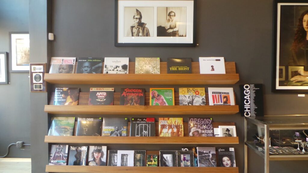 black-owned book & gift shop -- the silver room chicago