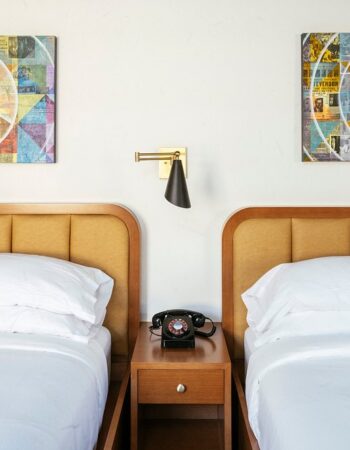 Dew Drop Inn Hotel & Lounge
