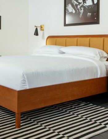 Dew Drop Inn Hotel & Lounge