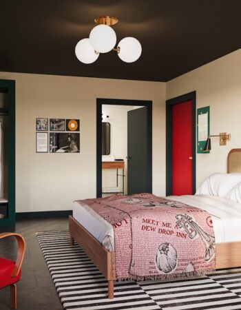 Dew Drop Inn Hotel & Lounge