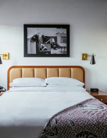Dew Drop Inn Hotel & Lounge