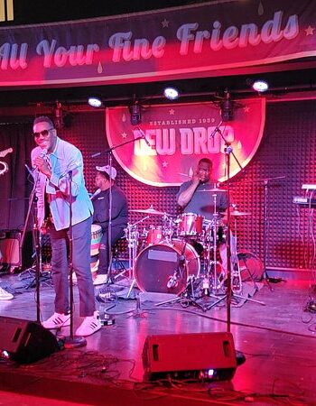 Dew Drop Inn Hotel & Lounge
