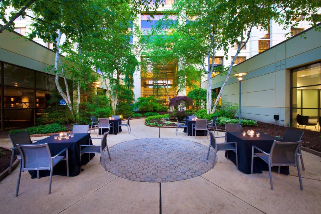 Black-led hotel near Pittsburgh Airport - Marriott Pittsburgh Airport, PA