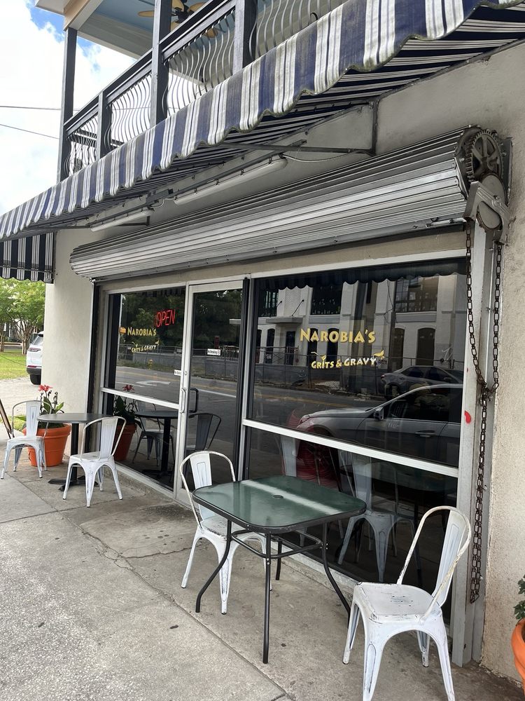Black-owned restaurant in Savannah Georgia - Narobia's Grits & Gravy