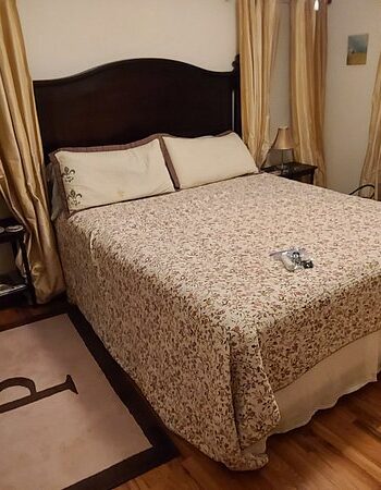 Ye Olde Manor House Bed & Breakfast